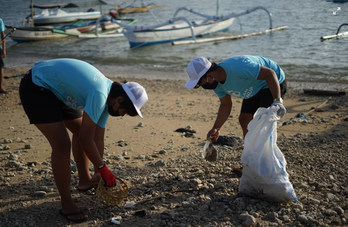 Volunteers taking part in the Clean India Community Drive